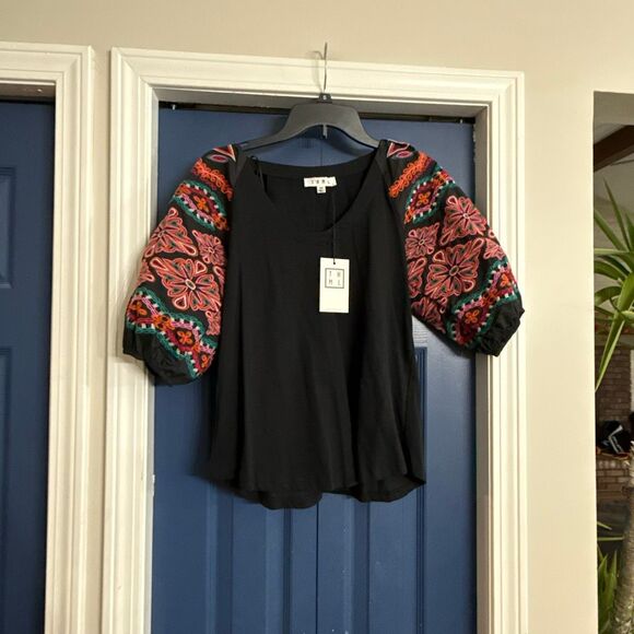 THML Boho Embroidered Puff Sleeve Top Size XS NWT - Picture 2 of 7